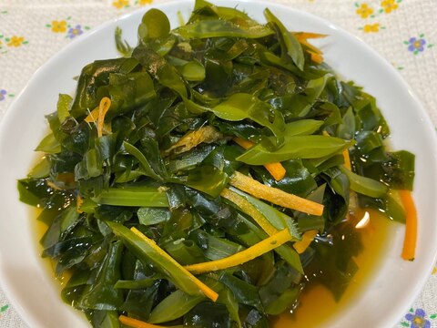 シャキシャキワカメと茎の生姜和え